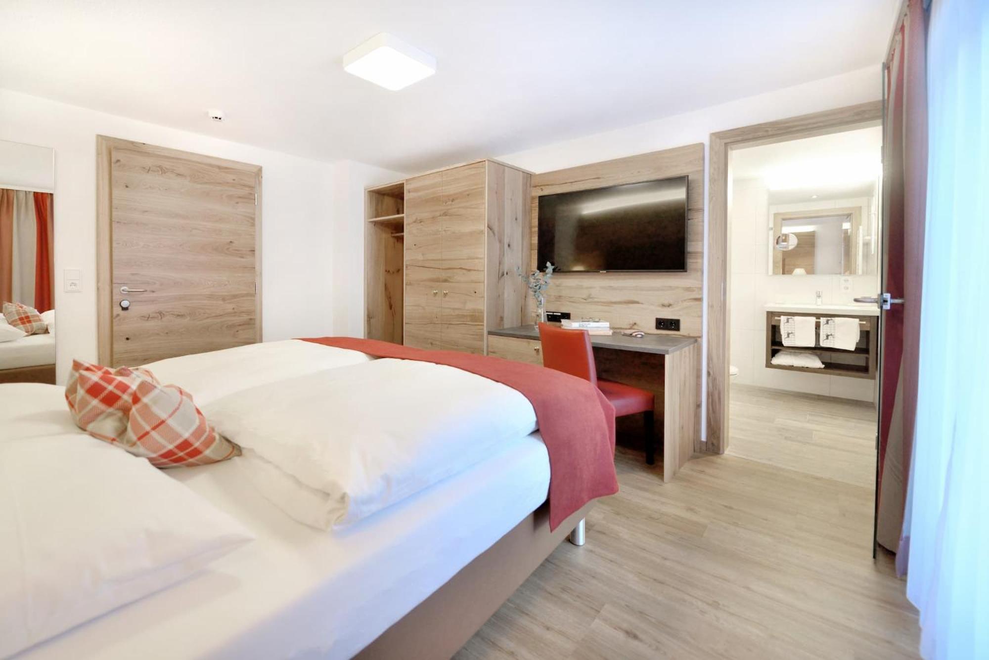 Hotel Alpina Superior 페트노이 암 아를베르크 외부 사진