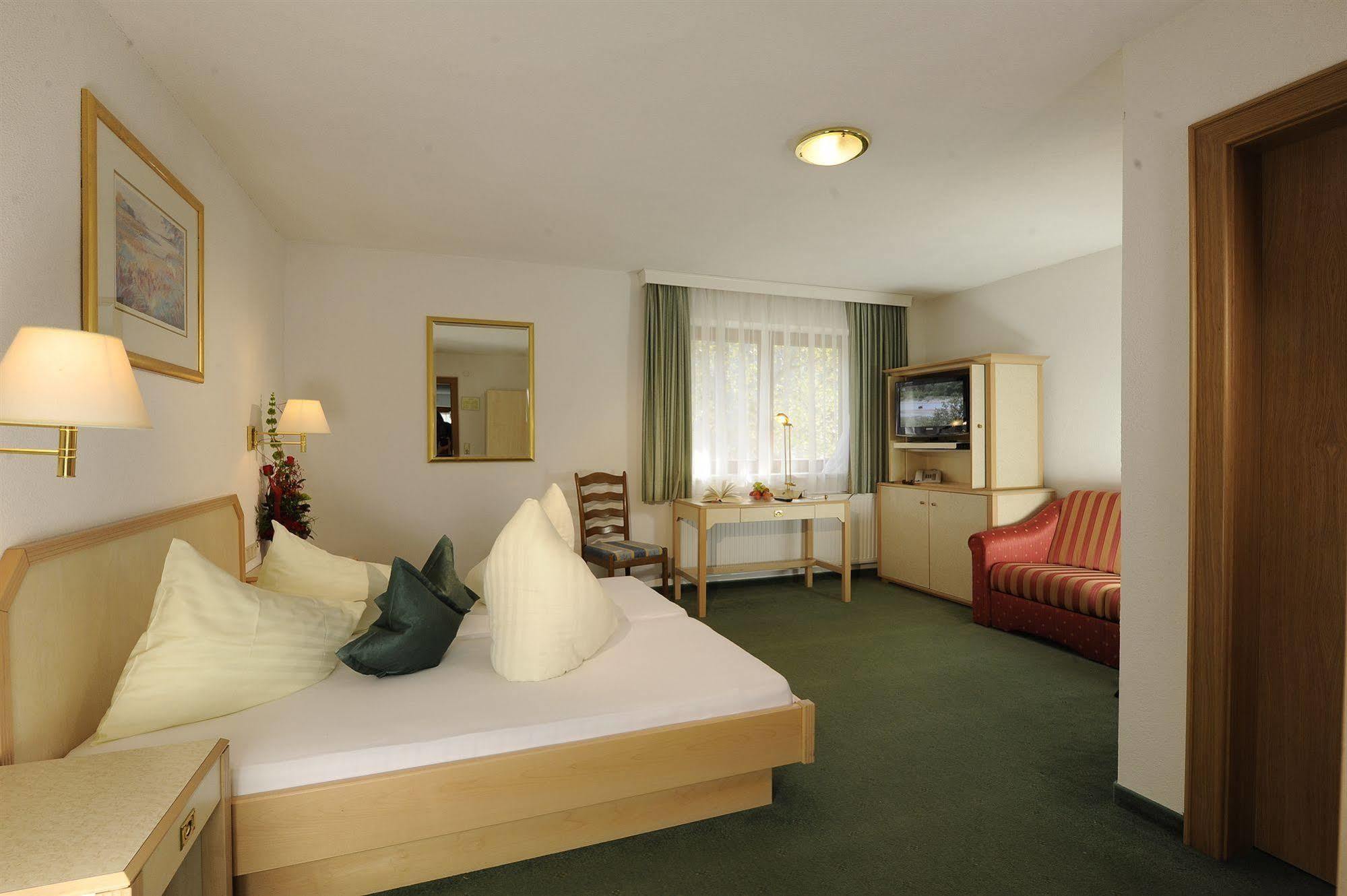 Hotel Alpina Superior 페트노이 암 아를베르크 외부 사진