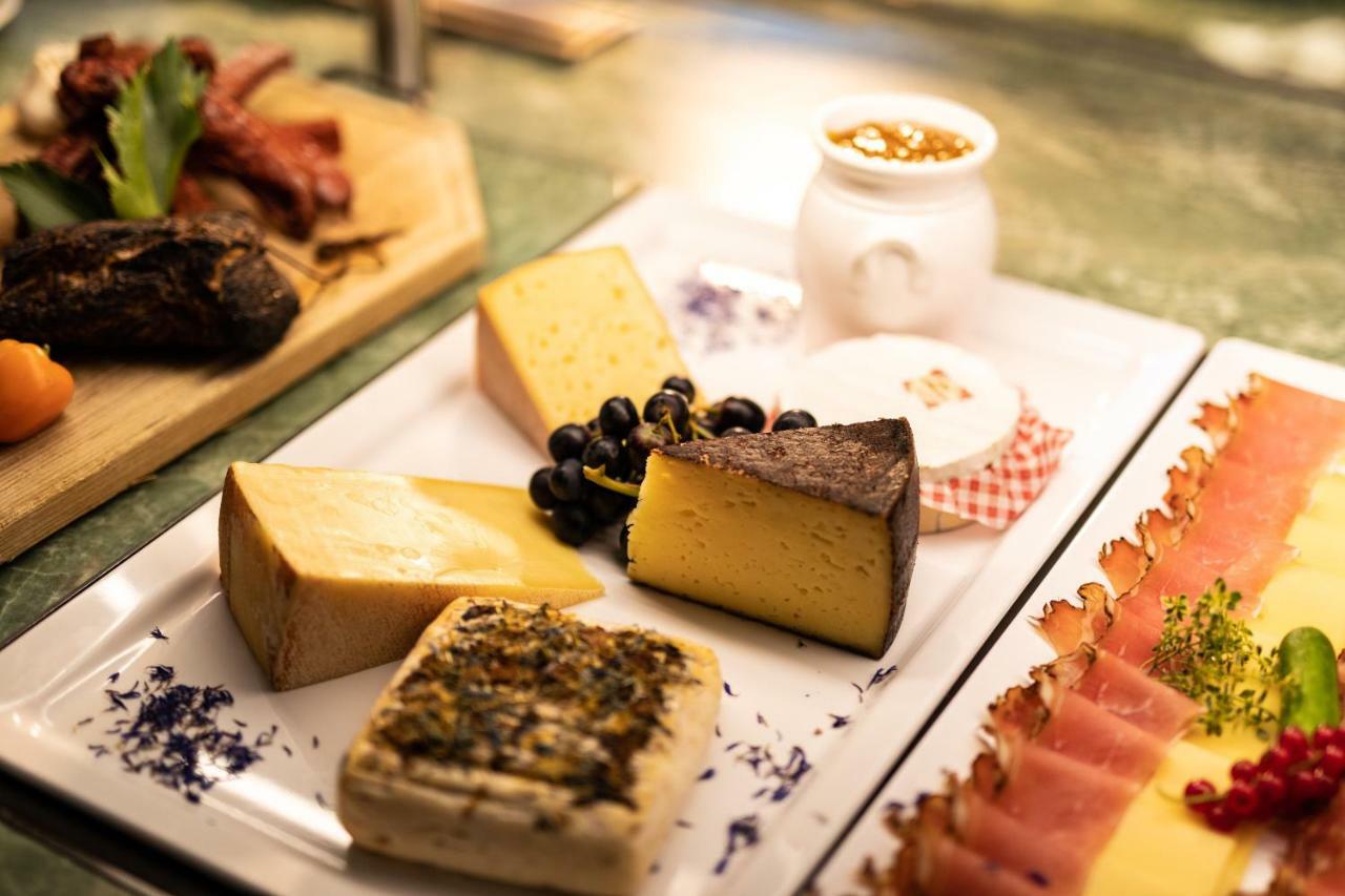 Hotel Alpina Superior 페트노이 암 아를베르크 외부 사진
